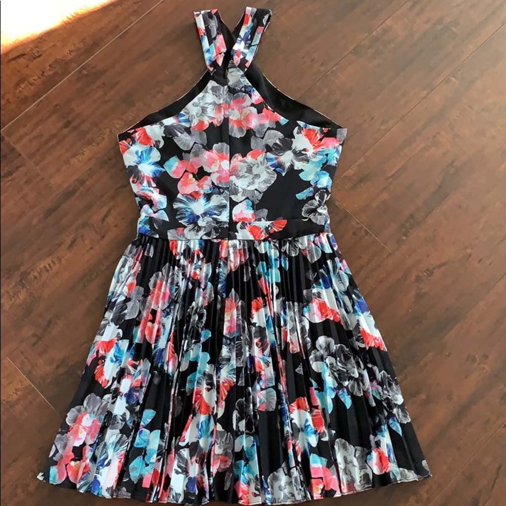 Bebe dress - Picture 2 of 3